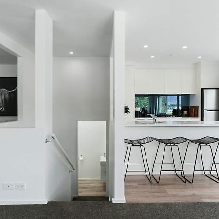 Central Queenstown Luxury Extérieur photo