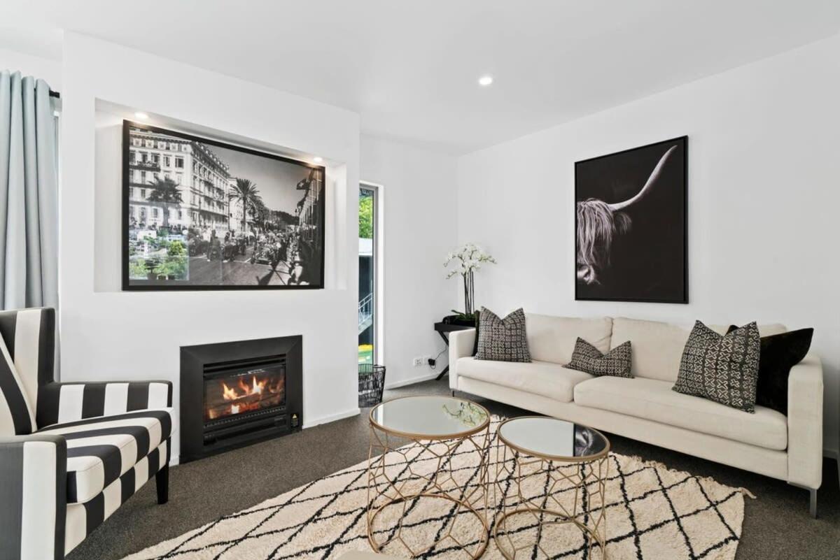 Central Queenstown Luxury Extérieur photo