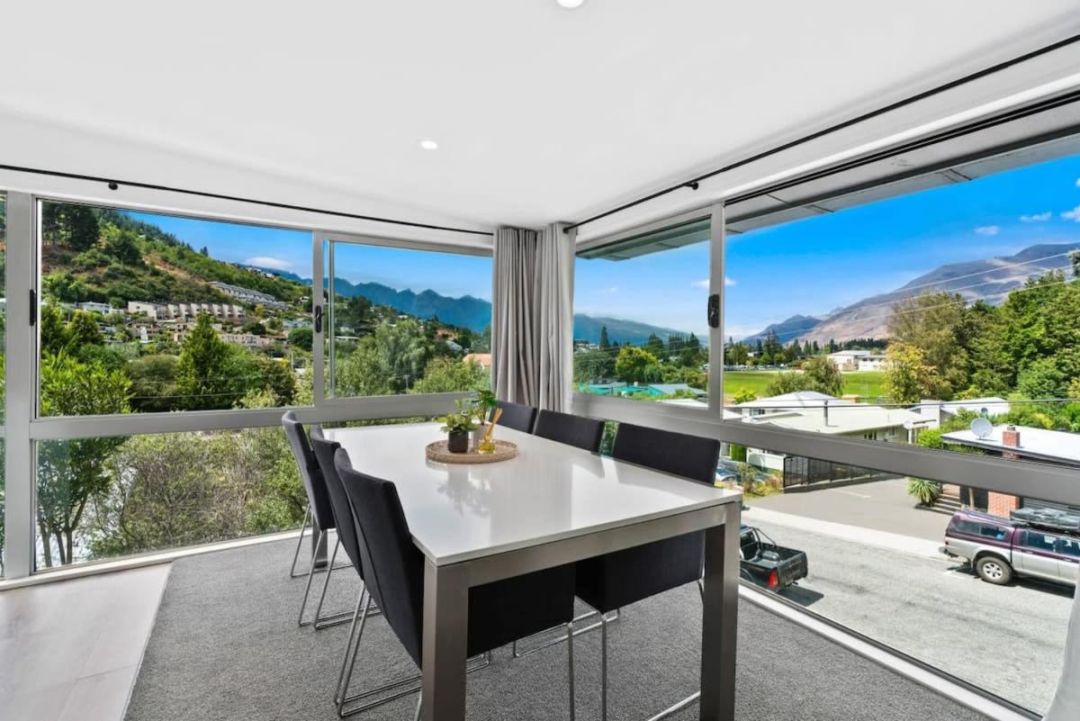 Central Queenstown Luxury Extérieur photo